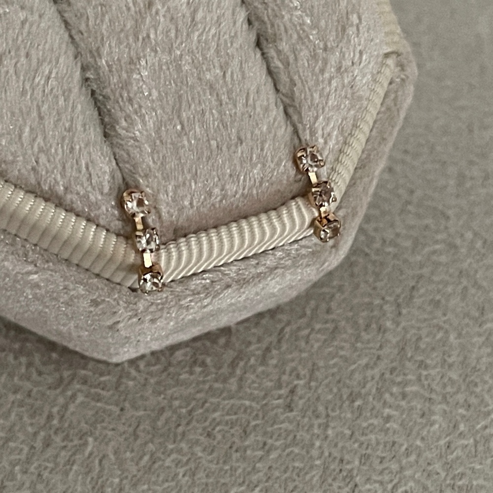 Mini dangle earrings - Picture 3 of 3